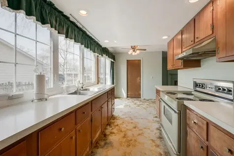 4 Barclay Court Montgomery IL 60538