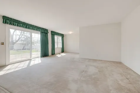4 Barclay Court Montgomery IL 60538