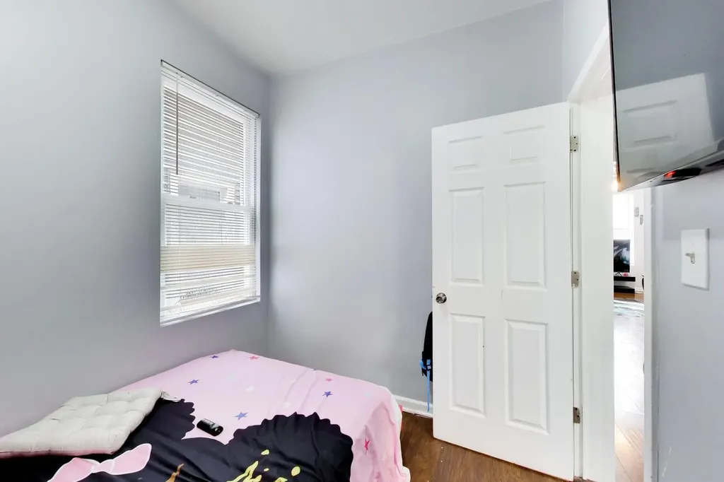 7524 South Ellis Avenue Chicago IL 60619