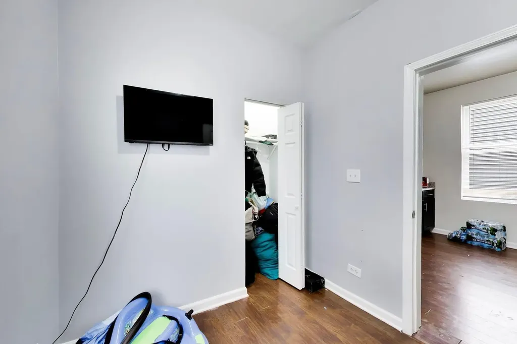 7524 South Ellis Avenue Chicago IL 60619