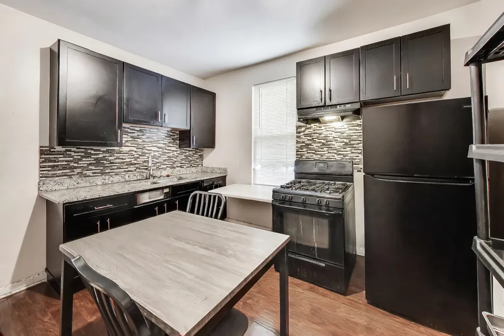 7524 South Ellis Avenue Chicago IL 60619