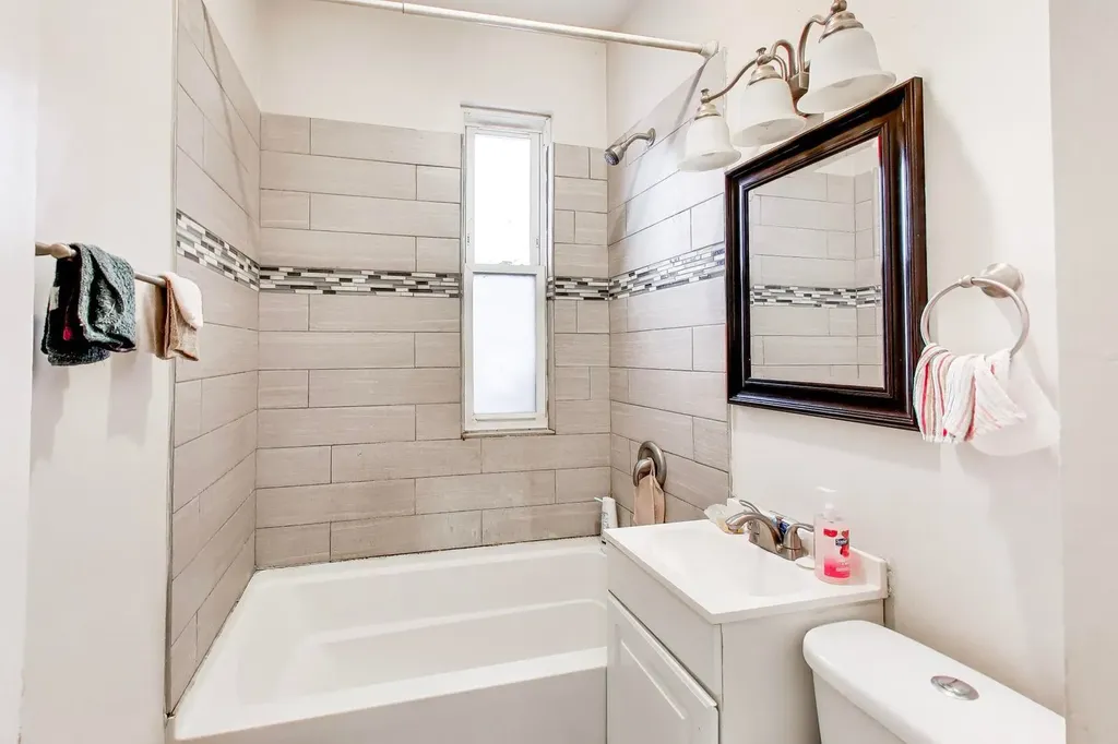 7524 South Ellis Avenue Chicago IL 60619