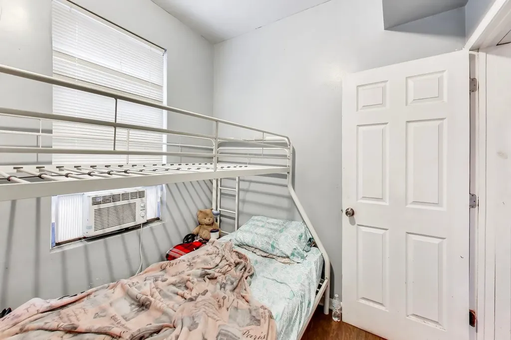 7524 South Ellis Avenue Chicago IL 60619