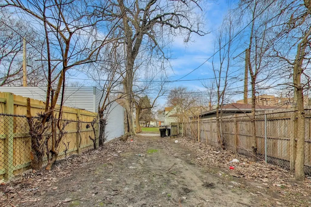 7524 South Ellis Avenue Chicago IL 60619