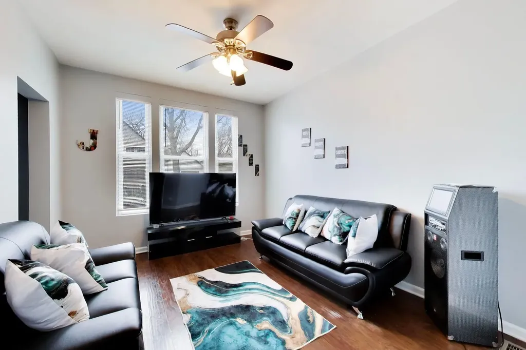 7524 South Ellis Avenue Chicago IL 60619