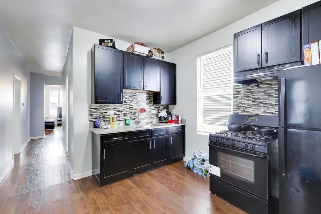 7524 South Ellis Avenue Chicago IL 60619