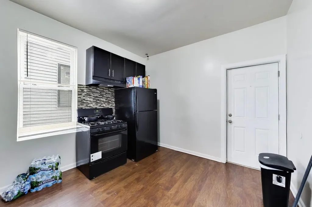 7524 South Ellis Avenue Chicago IL 60619