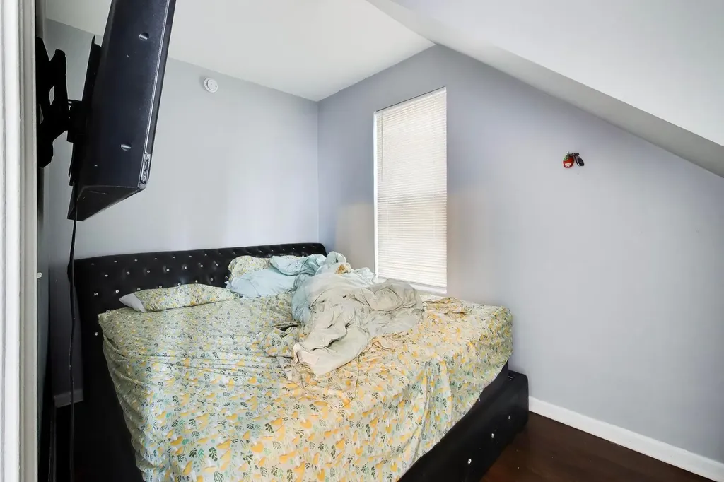 7524 South Ellis Avenue Chicago IL 60619