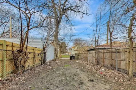 7524 South Ellis Avenue Chicago IL 60619