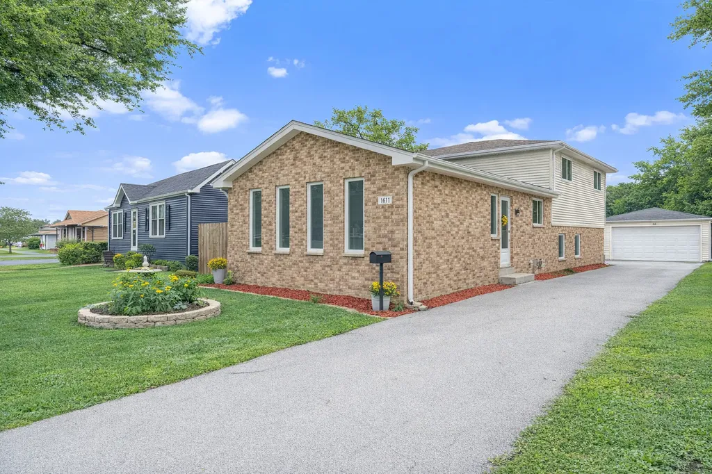 14619 South Albany Avenue Posen IL 60469