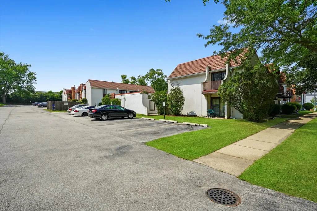743 East Fullerton Avenue Glendale Heights IL 60139