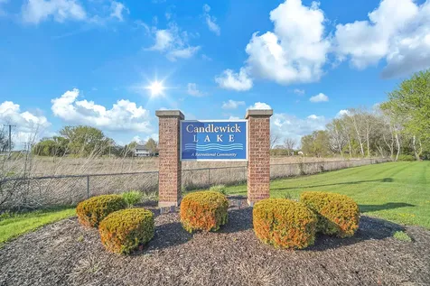 2000 Candlewick Drive SW Poplar Grove IL 61065