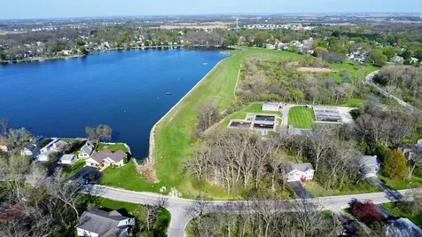 2000 Candlewick Drive SW Poplar Grove IL 61065