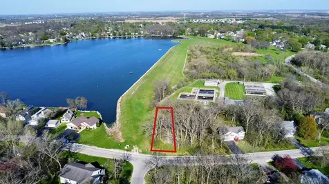 2000 Candlewick Drive SW Poplar Grove IL 61065