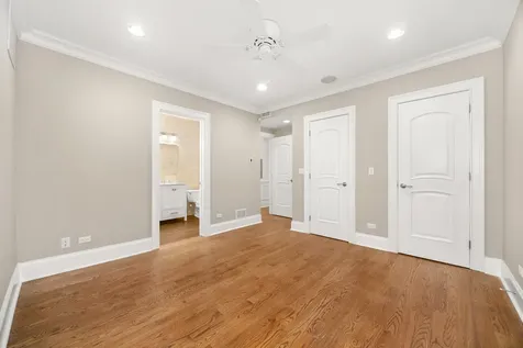 842 West Belle Plaine Avenue Chicago IL 60613