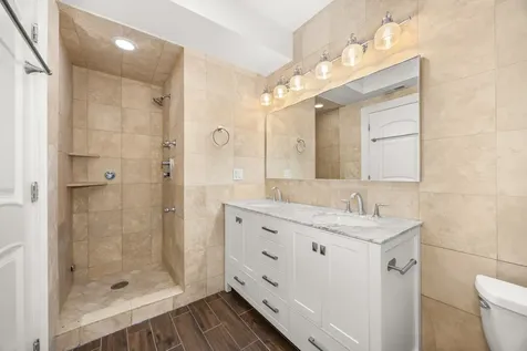 842 West Belle Plaine Avenue Chicago IL 60613