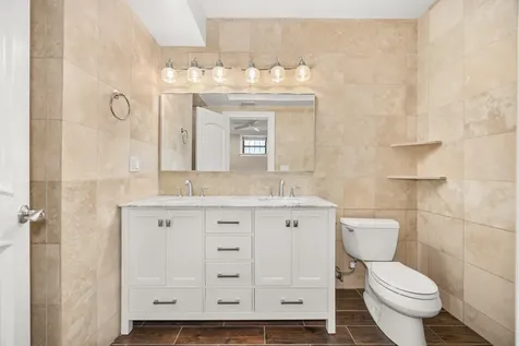 842 West Belle Plaine Avenue Chicago IL 60613
