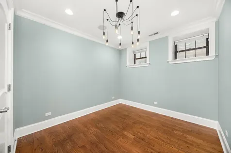 842 West Belle Plaine Avenue Chicago IL 60613