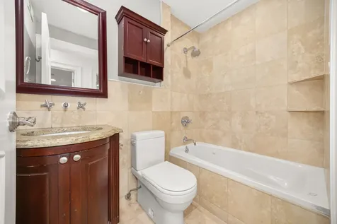842 West Belle Plaine Avenue Chicago IL 60613