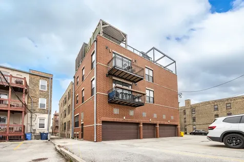 842 West Belle Plaine Avenue Chicago IL 60613