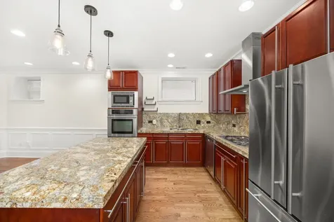 842 West Belle Plaine Avenue Chicago IL 60613