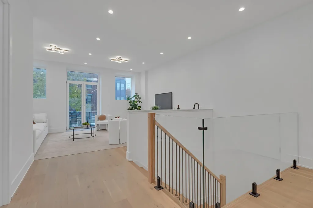 505 West Elm Street Chicago IL 60610