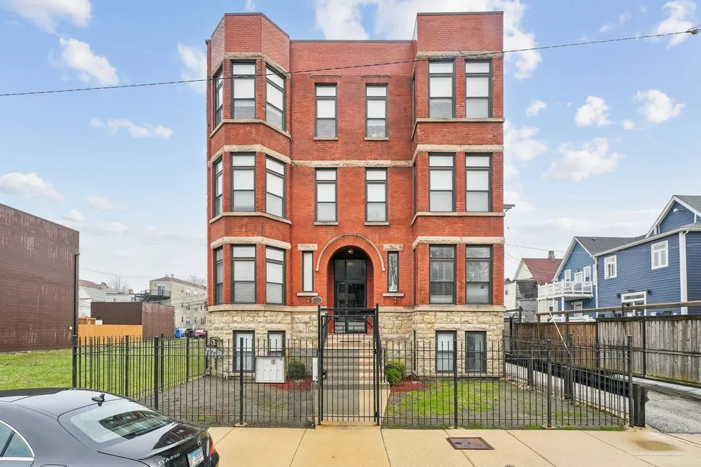 4345 South Langley Avenue Chicago IL 60653