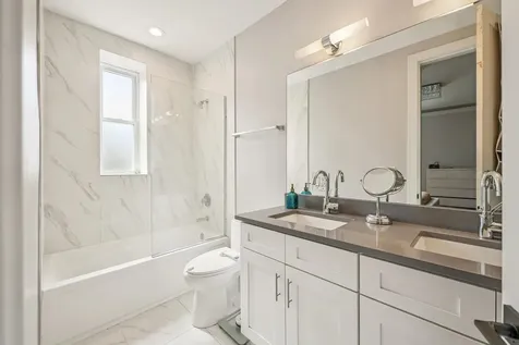 4345 South Langley Avenue Chicago IL 60653