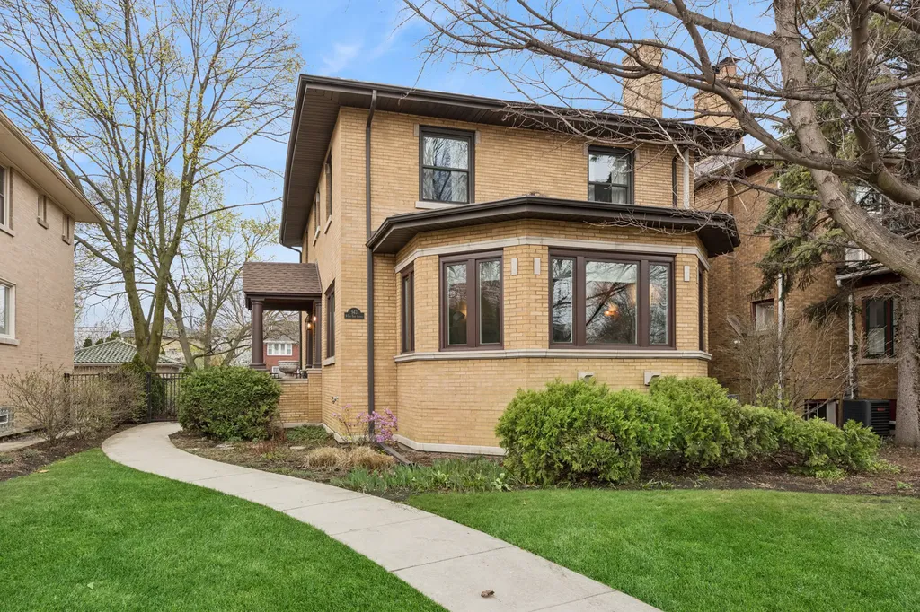 943 North Oak Park Avenue Oak Park IL 60302
