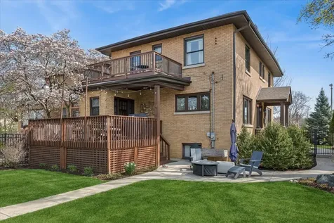 943 North Oak Park Avenue Oak Park IL 60302