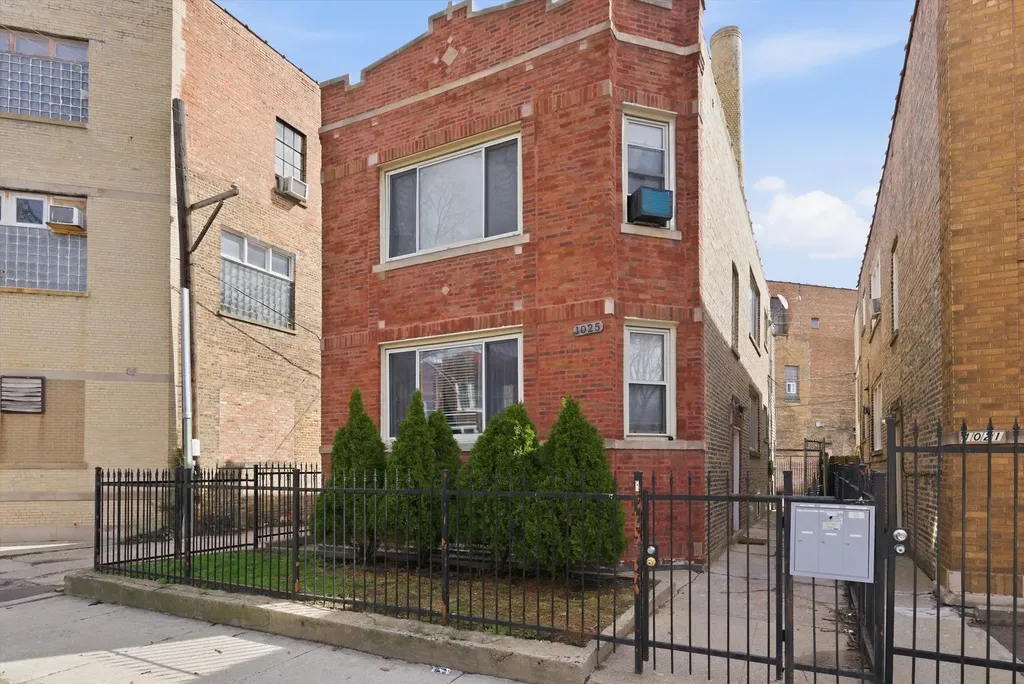 1025 North Trumbull Avenue Chicago IL 60651