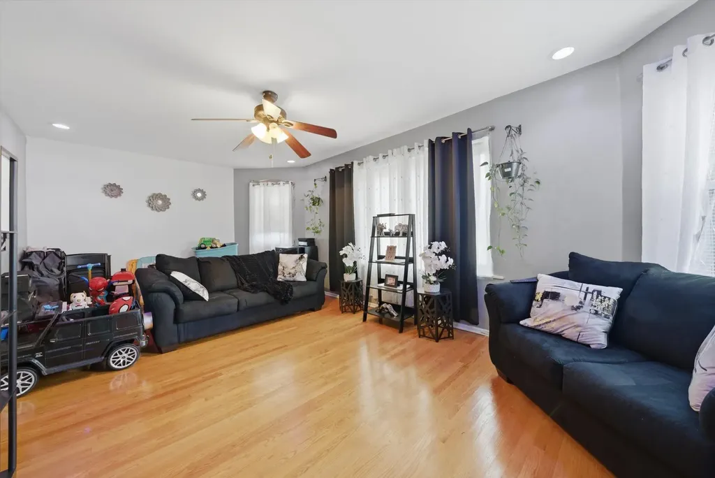 1025 North Trumbull Avenue Chicago IL 60651