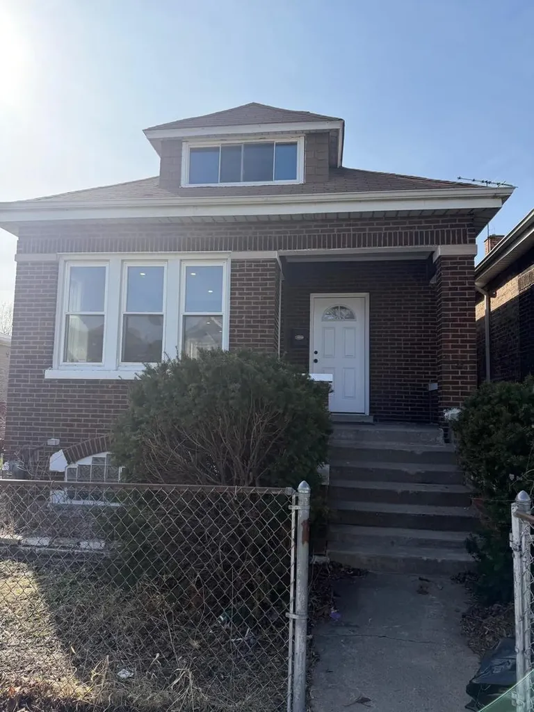 10426 South Calhoun Avenue Chicago IL 60617