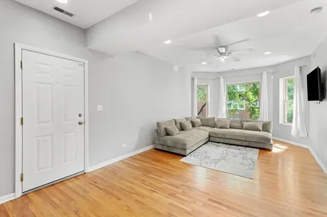854 East 82nd Street Chicago IL 60619