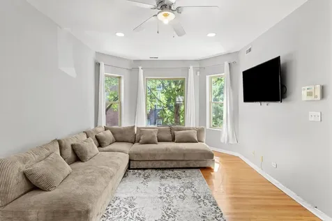 854 East 82nd Street Chicago IL 60619