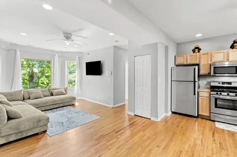 854 East 82nd Street Chicago IL 60619
