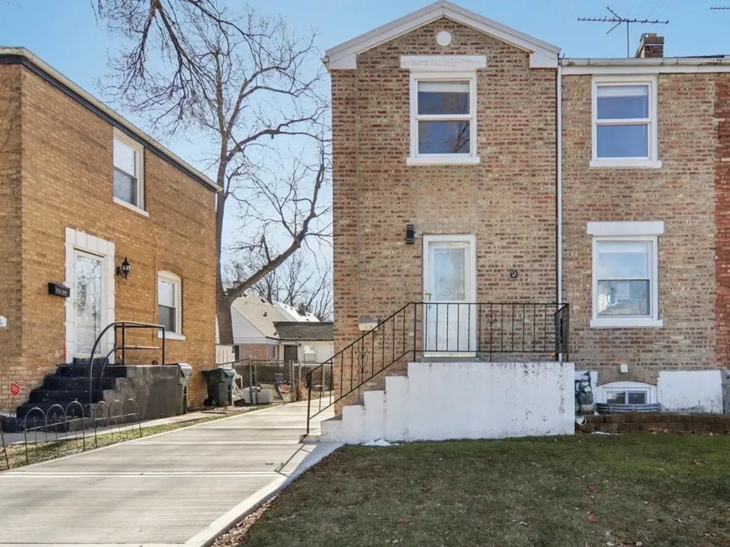 4208 Oak Street Bellwood IL 60104