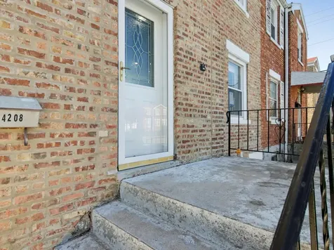 4208 Oak Street Bellwood IL 60104