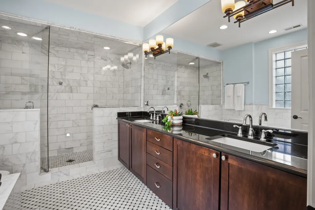 2752 West Argyle Street Chicago IL 60625