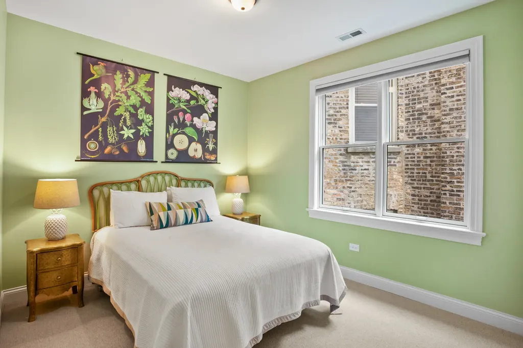 2752 West Argyle Street Chicago IL 60625