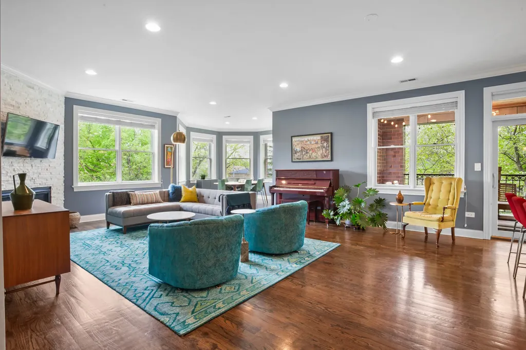 2752 West Argyle Street Chicago IL 60625