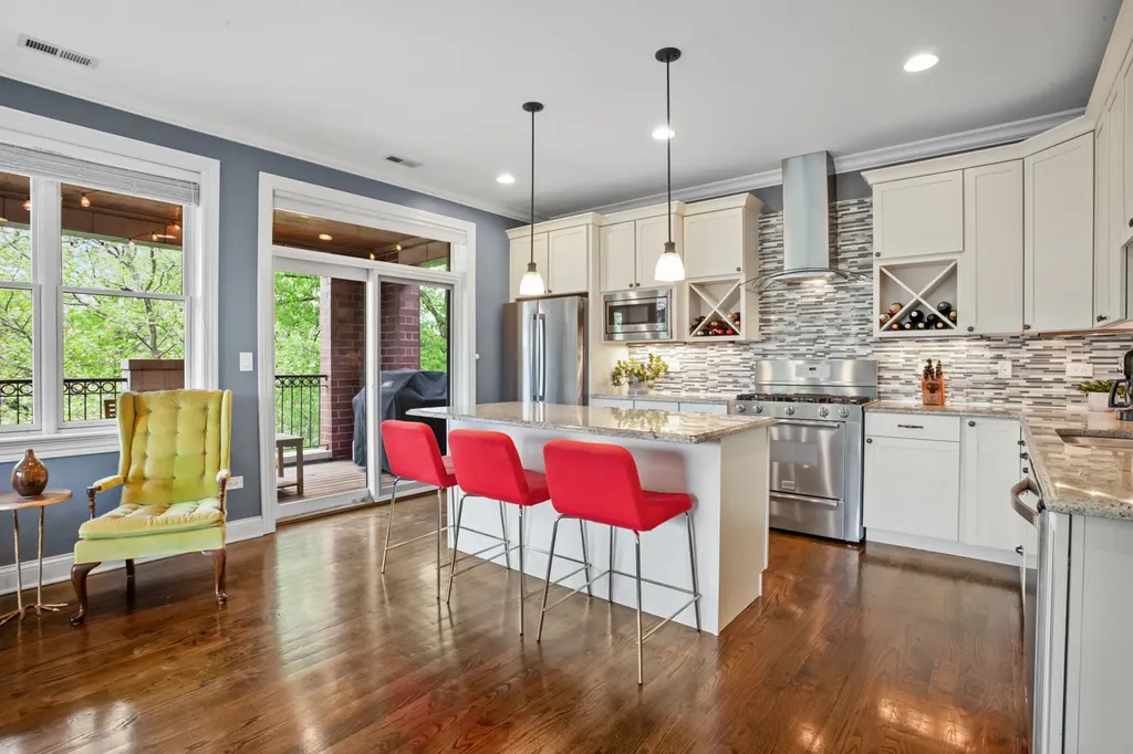 2752 West Argyle Street Chicago IL 60625