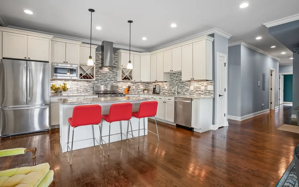 2752 West Argyle Street Chicago IL 60625