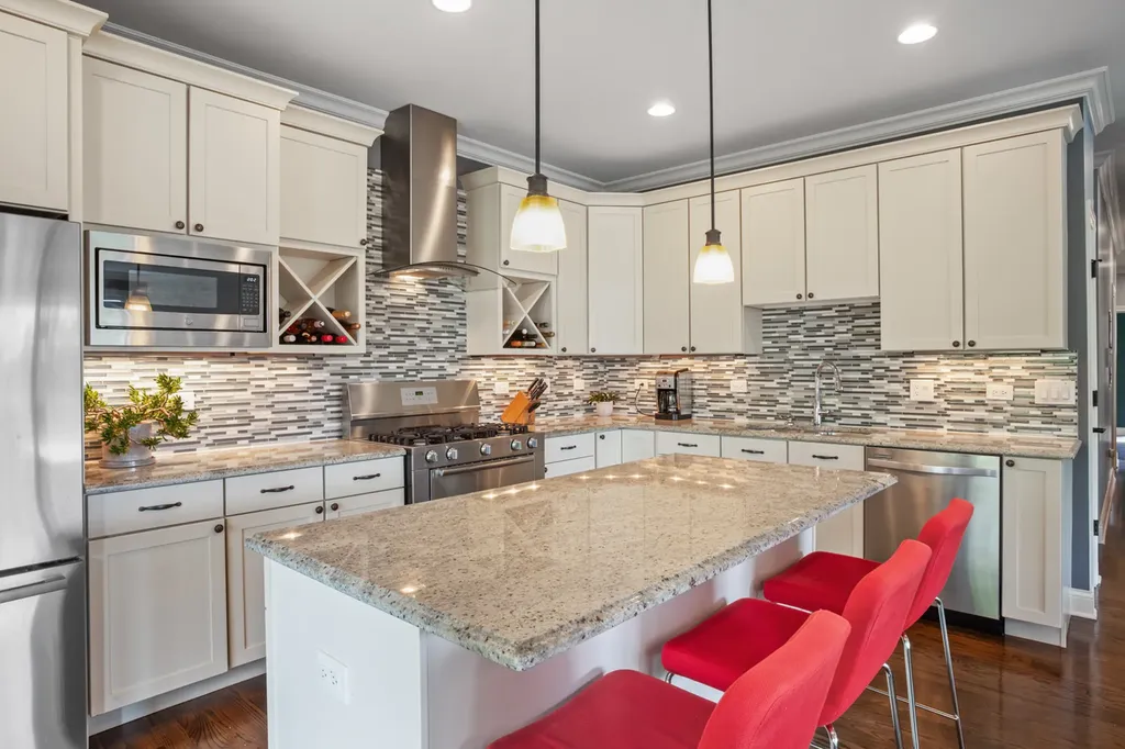 2752 West Argyle Street Chicago IL 60625