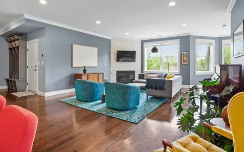 2752 West Argyle Street Chicago IL 60625