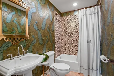 2752 West Argyle Street Chicago IL 60625