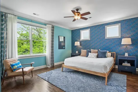 2752 West Argyle Street Chicago IL 60625