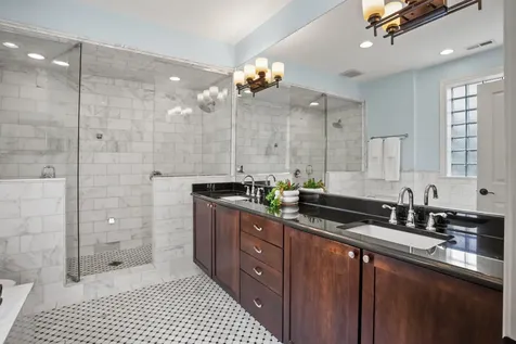 2752 West Argyle Street Chicago IL 60625