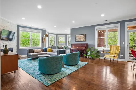 2752 West Argyle Street Chicago IL 60625