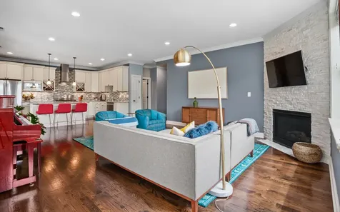 2752 West Argyle Street Chicago IL 60625